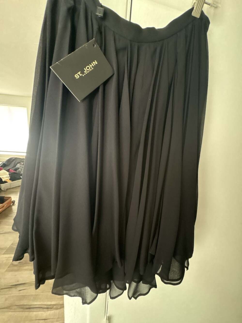 St. John Silk Pleated Skirt Size 08 Black Evening Midi